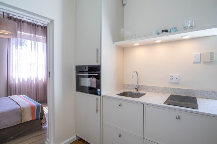 To Let 1 Bedroom Property for Rent in Sea Point Western Cape